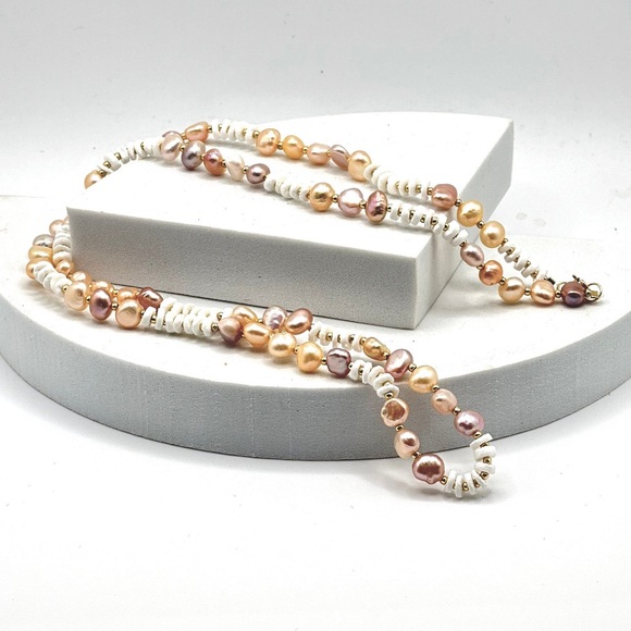 Pastel coloured pearl nugget necklace with gold beads and white puka shells. - Picture 2 of 7